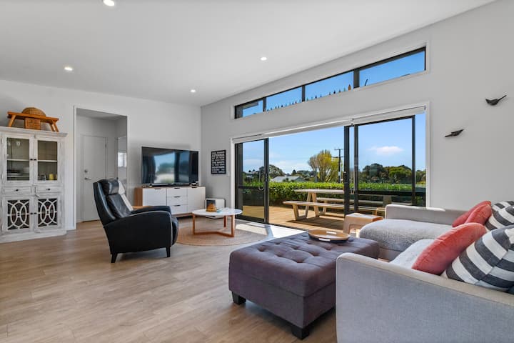 The Bach + - Waihi Beach