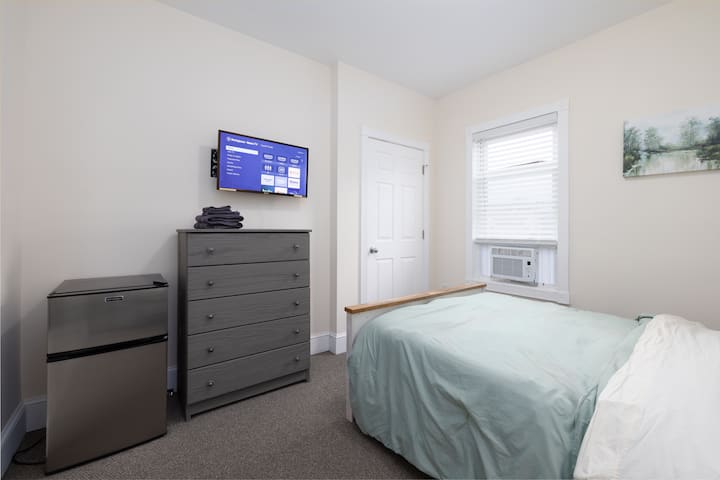 Bedroom 2 | Full/Double Size Bed