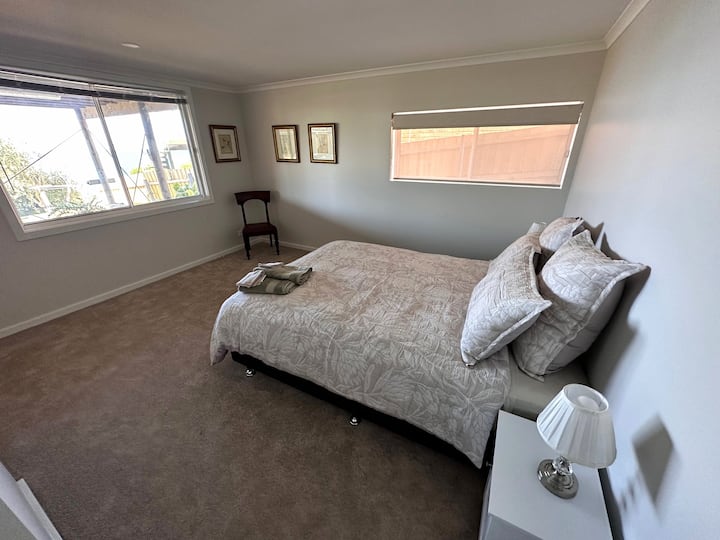 Dormitorio 4, muy grande con un enorme armario empotrado. 