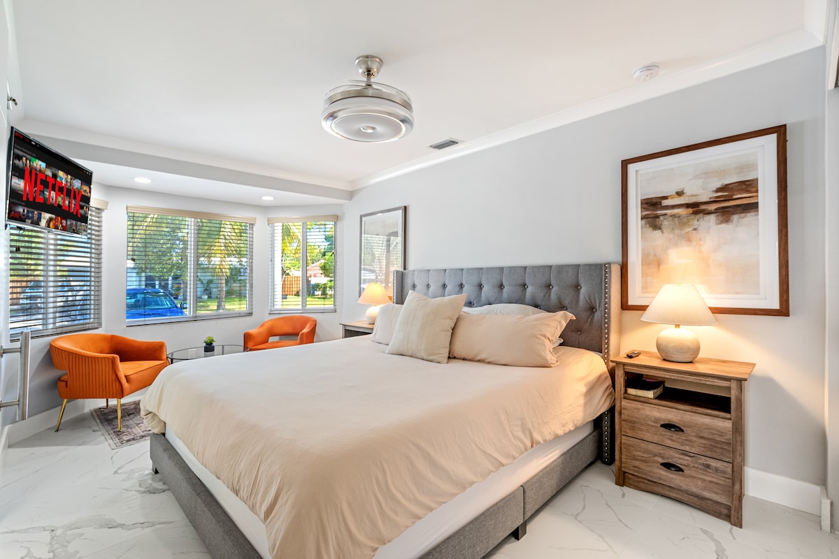 The reading nook in the master bedroom is perfectly placed against the bay windows that fill the room with natural light. The king bed is ultra cozy with a memory-foam mattress & mixture of plush and firm pillows.