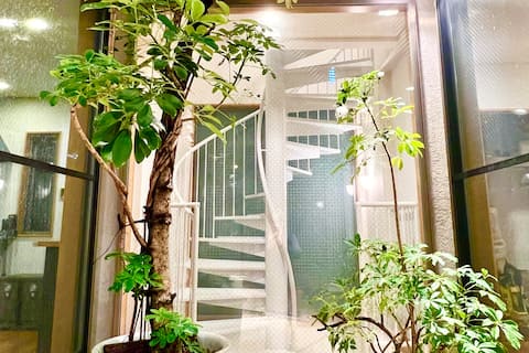 Quiet environment with a courtyard Spiral staircase 105 ㎡ Private 9 beds Ikebukuro 4 minutes Direct parking in Shinjuku and Shibuya