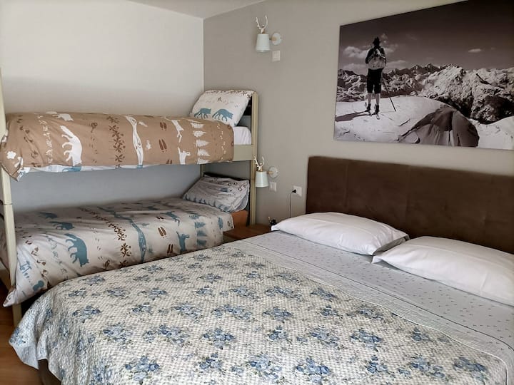 CASA DI BEPPE dispose d'une chambre avec 4 lits