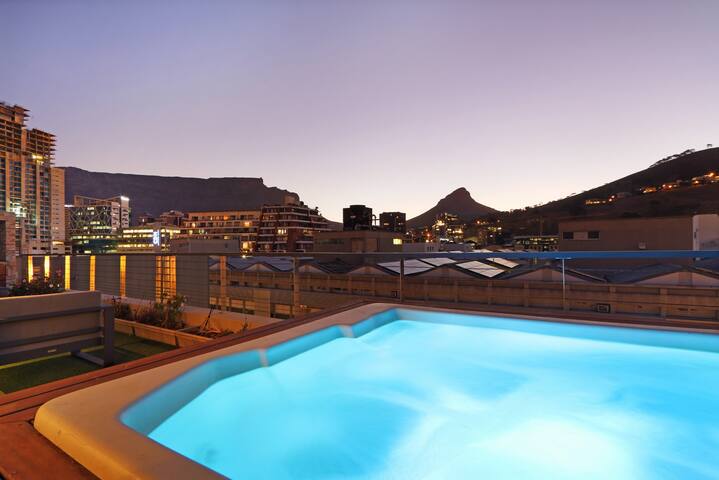 Exquisite Penthouse |De Waterkant| Jacuzzi+Rooftop gallery image 2