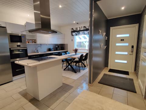 Spacious and modern detached house