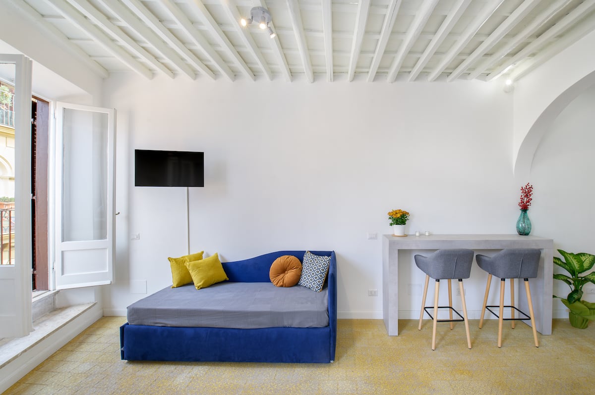 Elegante appartamento nel centro storico di Roma — Salotto 1 | Casa vacanze LovedHomes a Roma