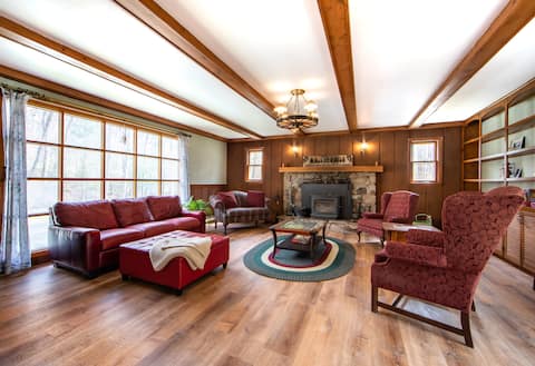 Basecamp Frederick Lodge - Forest Retreat