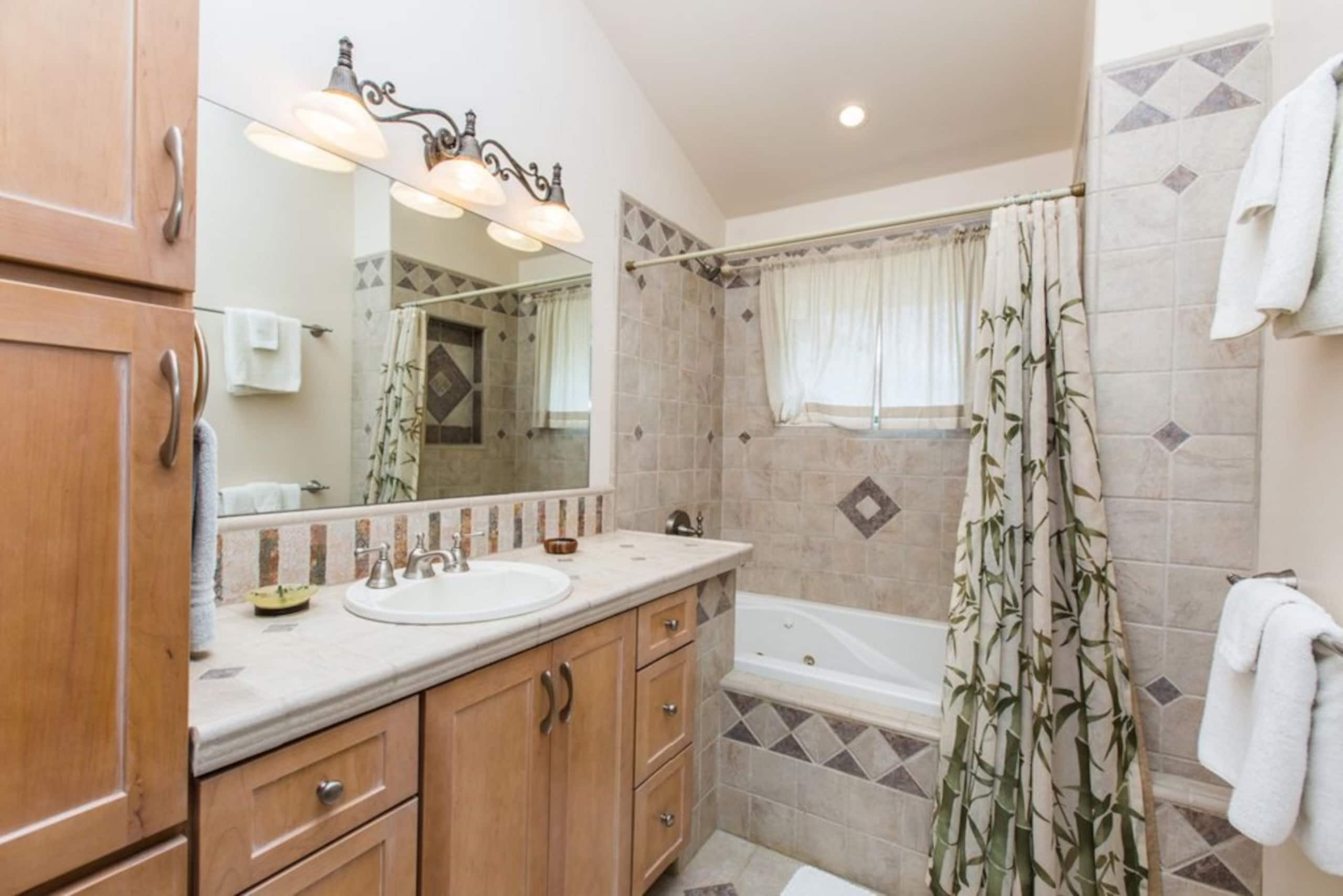Oceanfront Condo with A/C - Image 8