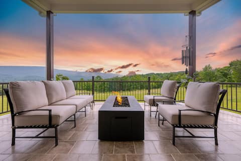 Mountain Escape: King Beds, Kitchen, Arcade Hiking