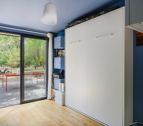 сгъваемо легло от приятели в стая 