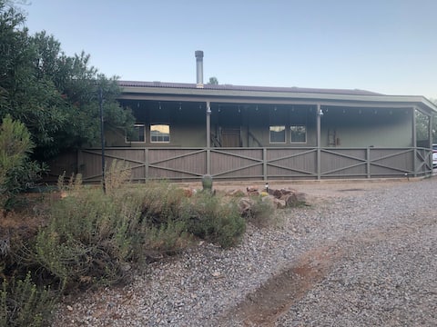Secluded w/ views 4BD 2BA 1 acre