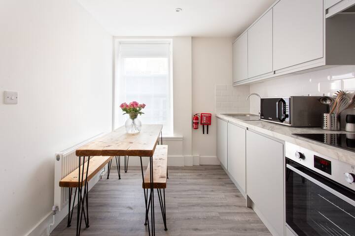 Stylish Space in Covent Garden – 2 Bed/2 Bath gallery image 4