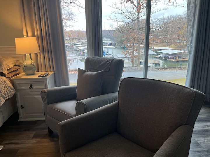 Lakeside Home - Great Location - Sunrise Beach, MO