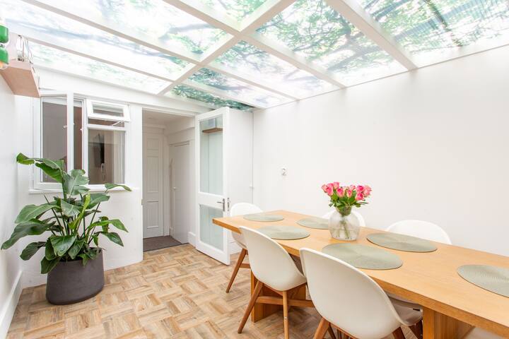 Spacious Covent Garden Getaway gallery image 4