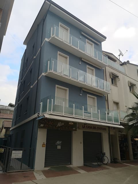 Large, comfortable apartment, near the sea