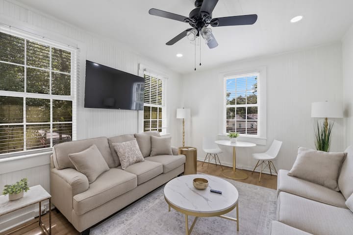 Gorgeous Oakleigh Home; Walk To Mardi Gras; 15+ - Mobile, AL