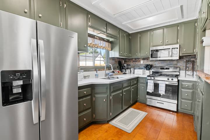 Full kitchen image 1