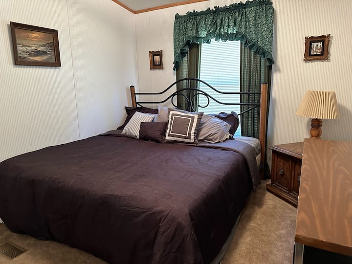 ห้องนอนสำรองที่สาม - เตียงคิงไซส์