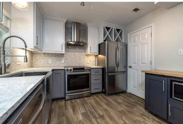 Modern Dallas Home | 3br 2.5ba Private Parking - 大叻市