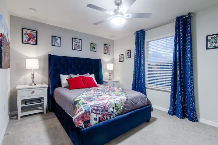 Avengers Room Upstairs - Queen Sleeps 2