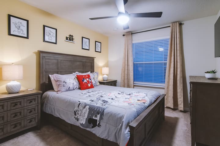 Mickey Art Bedroom Upstairs - Queen Sleeps 2