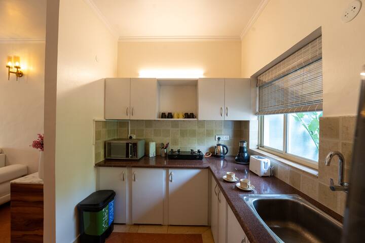 Full kitchen image 2
