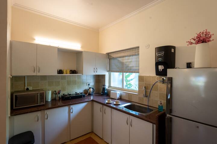 Full kitchen image 1