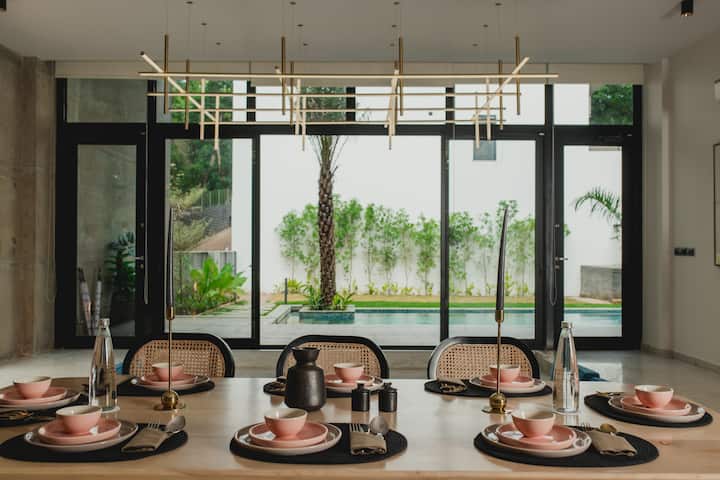 Dining area image 1