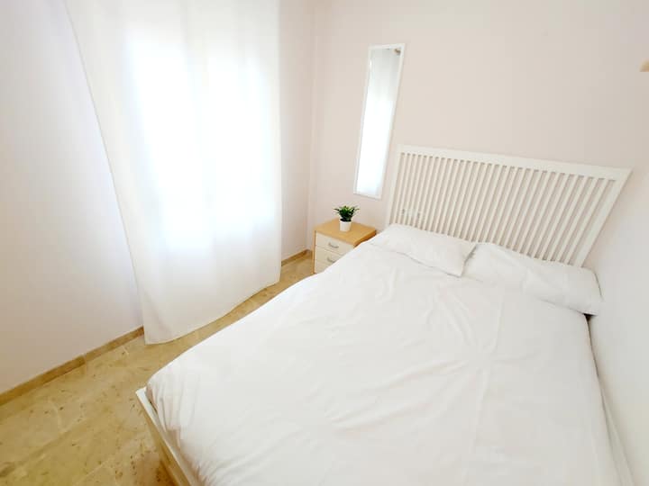 سرير بحجم دوبل. ملاءات قطنية 100%.