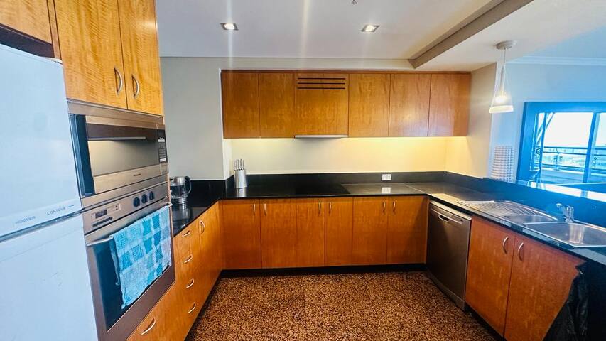 City water views 3bedrm Apartment The Star Pyrmont gallery image 3