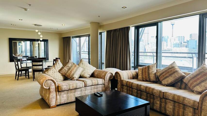 City water views 3bedrm Apartment The Star Pyrmont gallery image 5