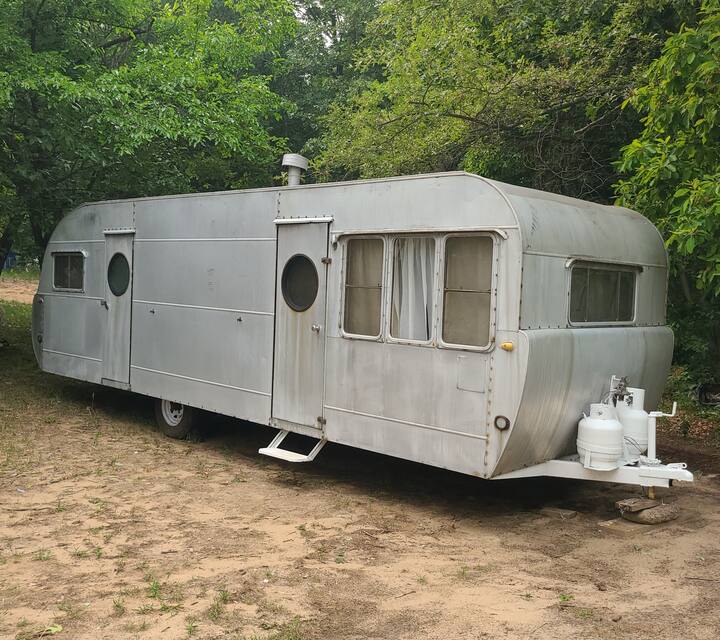 '58 DeLux Camper near Lake Tahoe Campers/RVs for Rent in New Era, Michigan, United States Airbnb