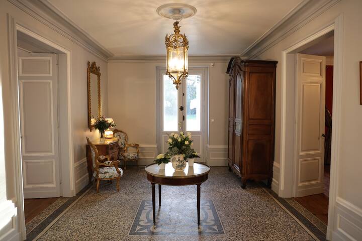 Luxury Home In Bordeaux gallery image 5