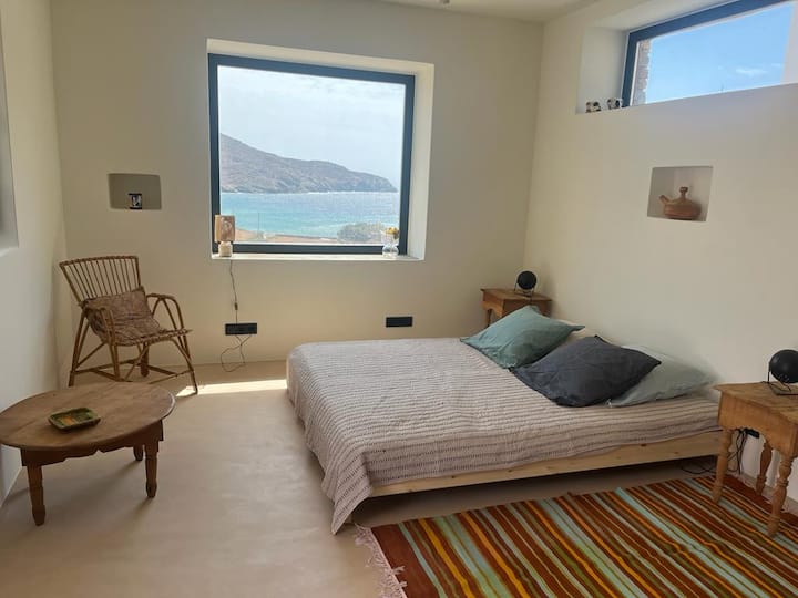 Studio s bračnim krevetom može imati i dva odvojena kreveta.