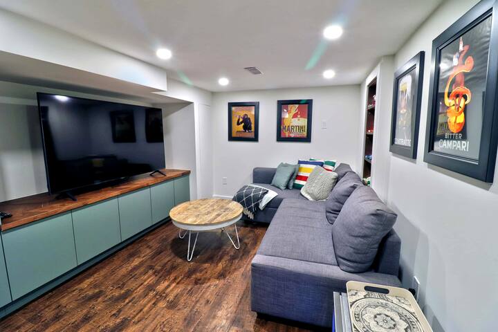 Stylish Victorian w/Parking in Heart of Old TO gallery image 2