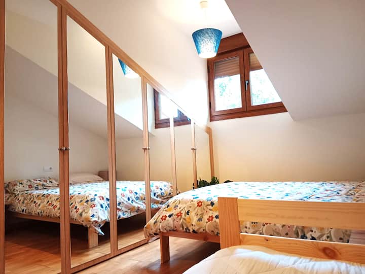 Spavaća soba s bračnim krevetom 150 x 190 i madracem Bultex