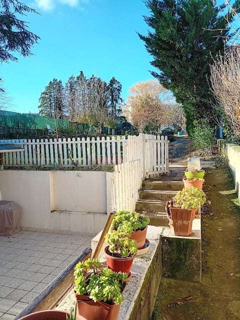 Top Airbnb: 75 m2 independent 2 bedroom + living room no roommates 6 beds in Vénissieux