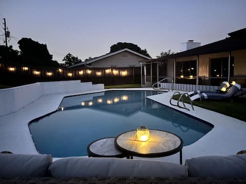 Florida Poolside Paradise a Great Place to Unwind!