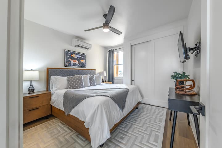 Primary bedroom, located downstairs, sleeps 2. One king size bed. 