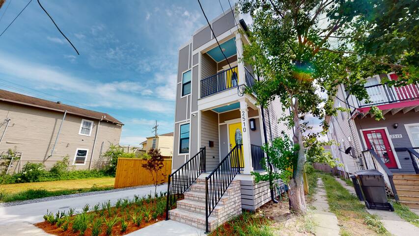 Executive Superdome Home 8 Beds, 5 BA, Heated Pool gallery image 3