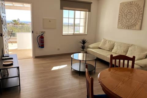 Successful Airbnb property: Vila Lana - Free pool heating and sea view in Santa Bárbara De Nexe