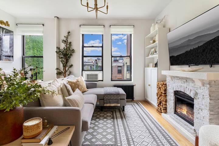 Bright Designer Cottage in Historic Harlem gallery image 2