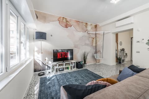 Annuncio Airbnb popolare: [Luxury & Secret View] - Swing in the Square a Modena