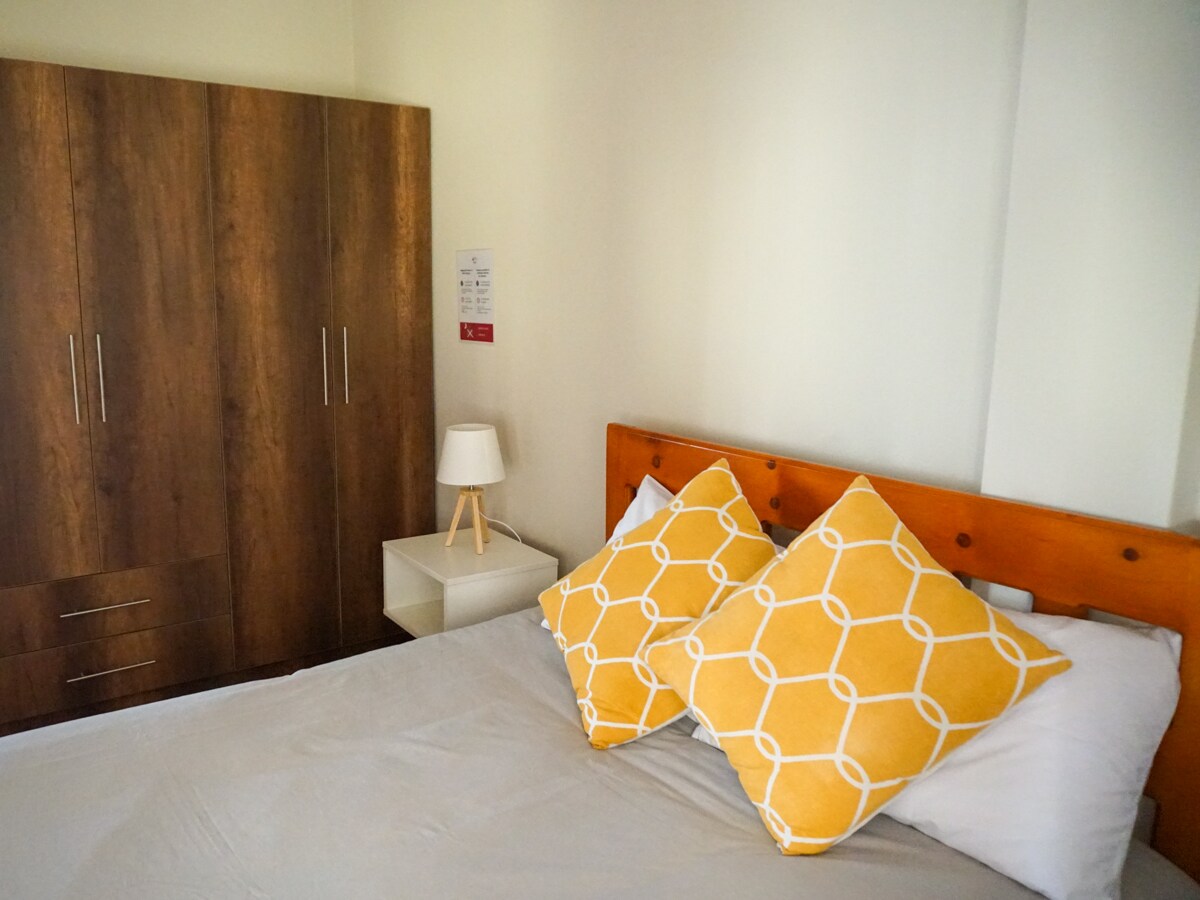 Camera da letto matrimoniale e armadio