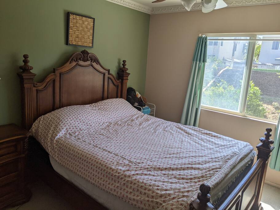 Airbnb A King-sized, quiet bedroom near UCR