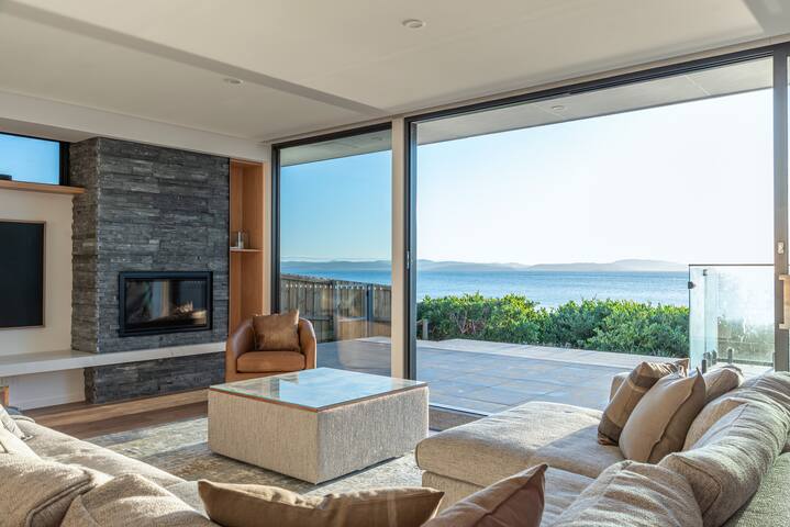 Award-winning beachfront luxury in Cremorne gallery image 3