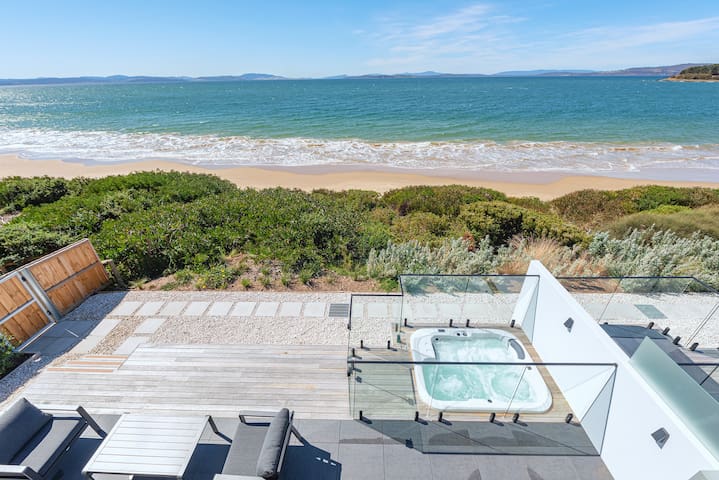 Award-winning beachfront luxury in Cremorne