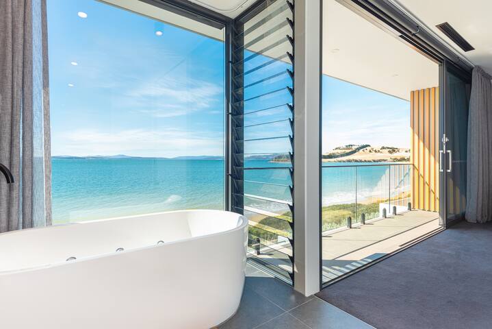 Award-winning beachfront luxury in Cremorne gallery image 4