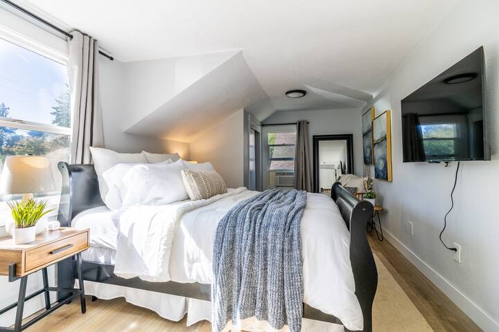 Family + Pet-friendly, sleeps 16 gallery image 5