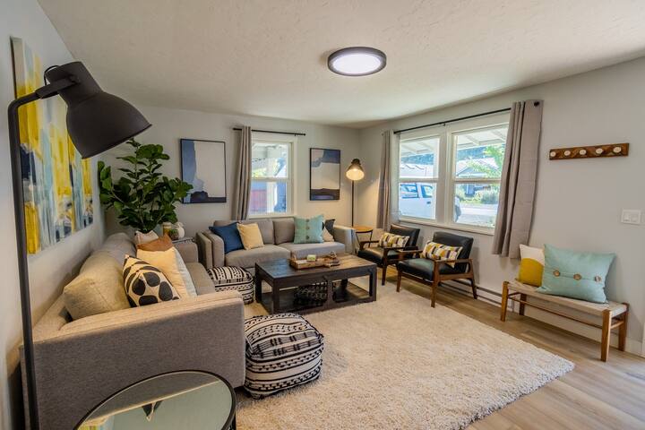 Family + Pet-friendly, sleeps 16 gallery image 2