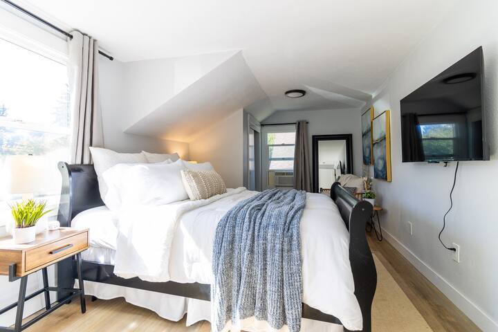 Family + Pet-friendly, sleeps 16 gallery image 4